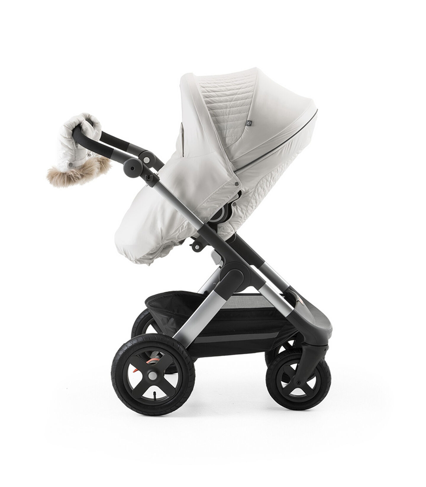 Stokke&reg; Trailz&trade; and Stokke&reg; Stroller Seat with Winter Kit Pearl White.