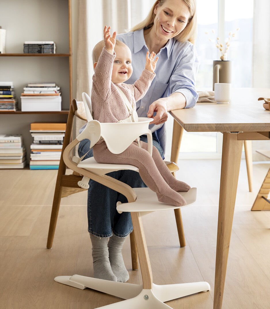 Stokke® Nomi® Hight Chair. Natural/White.  US variant with Harness and Extended Glider.