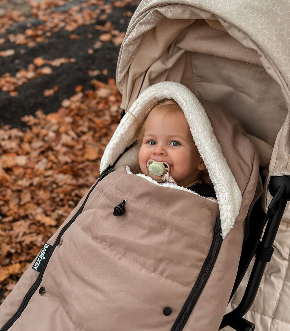 babyzenYOYO フットマフ　ベージュ ベビーカー用フットマフ | 6歳からのストッケ YOYO® | Stokke