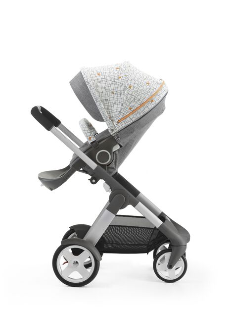Stokke&reg; Crusi&trade; with Stokke&reg; Stroller Seat and Grid Style Kit.