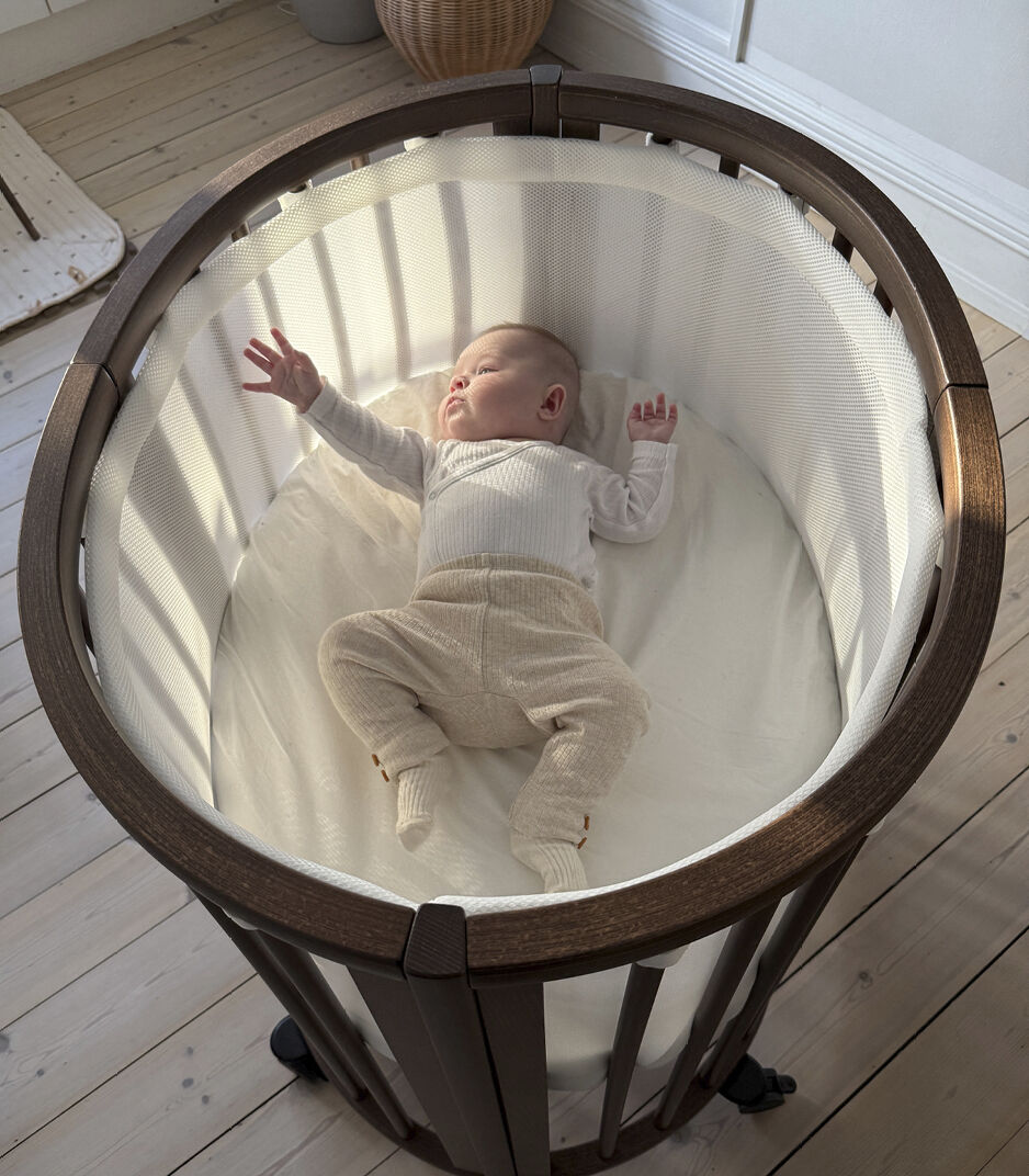 Stokke® Sleepi™ Mini​ Crib with Mattress​, Warm Brown, mainview galery image 6