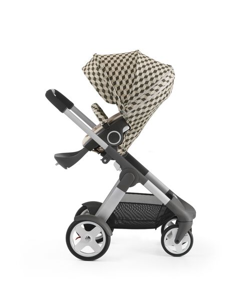 Stokke&reg; Crusi&trade; with Stokke&reg; Stroller Seat and Beige Cube Style Kit.