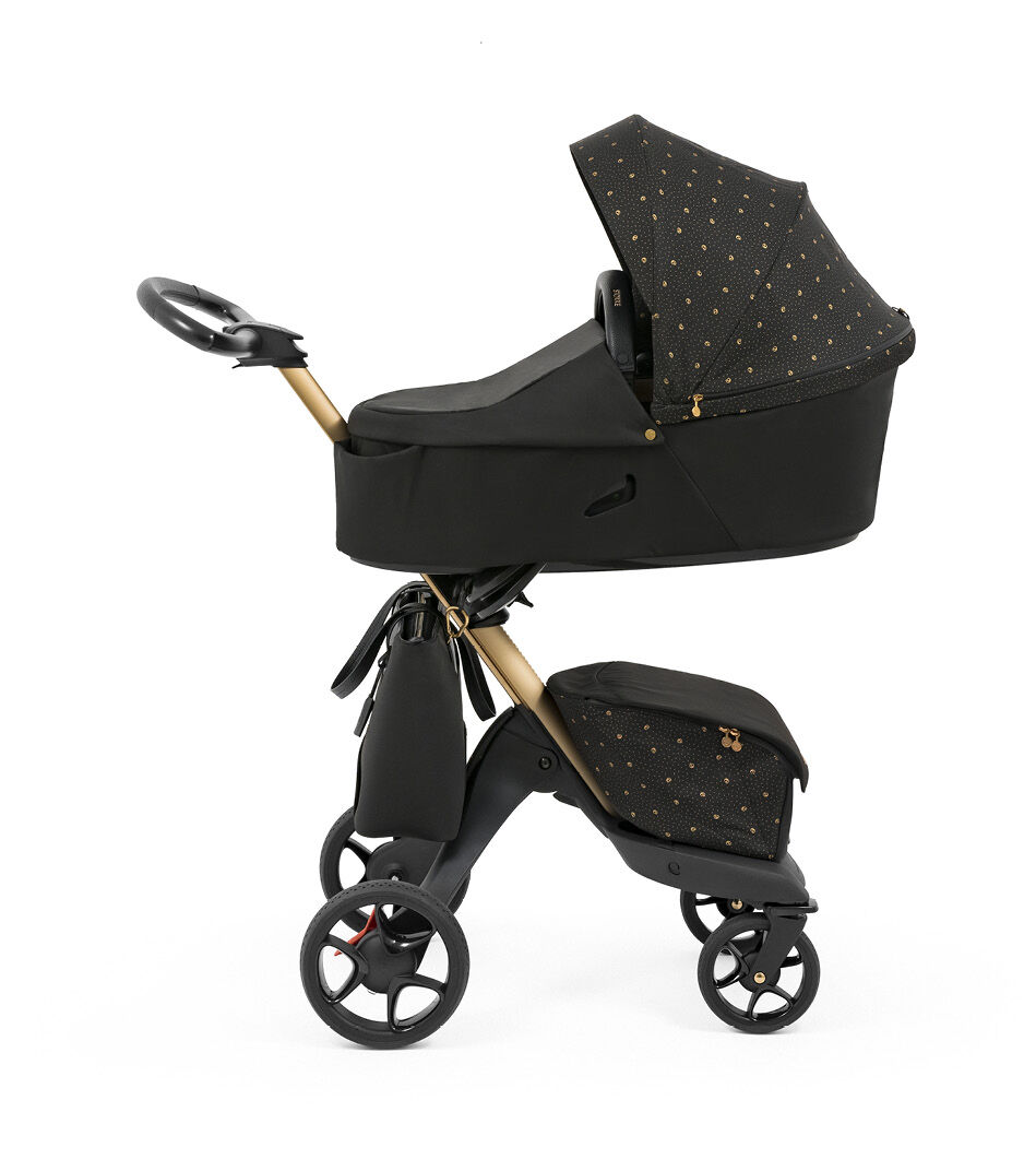 Stokke® Xplory® X Signature, Carry Cot on chassis with Changing Bag, Angled view