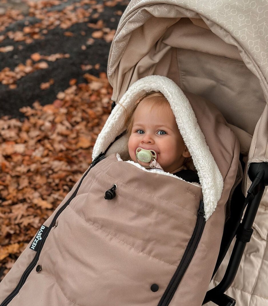 babyzenYOYO フットマフ　ベージュ ベビーカー用フットマフ | 6歳からのストッケ YOYO® | Stokke