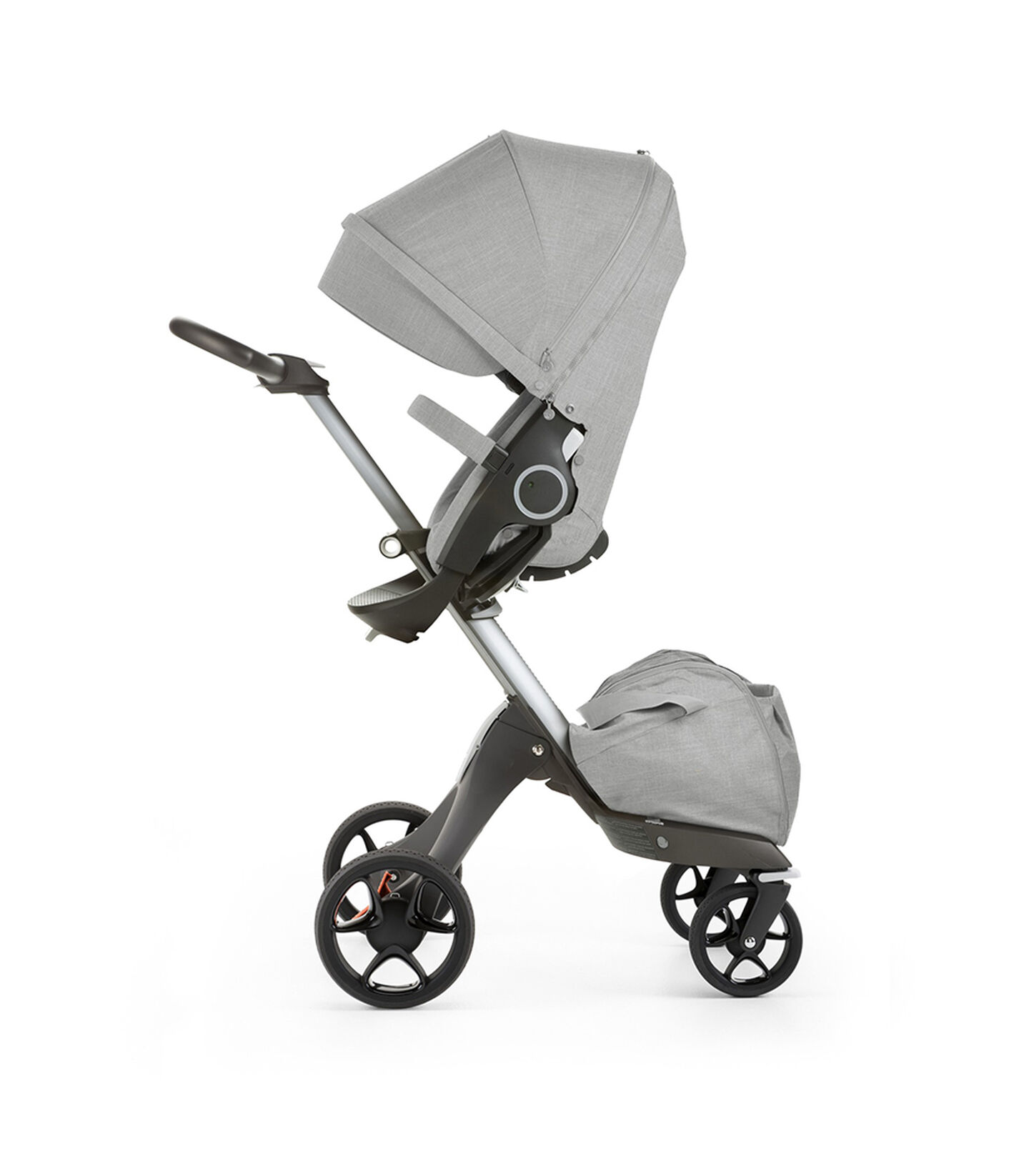 Stokke® Xplory® with Stokke® Stroller Seat, parent facing, active position. Grey Melange. New wheels 2016. Stokke® Xplory® with Stokke® Stroller Seat, parent facing, active position. Grey Melange. New wheels 2016.