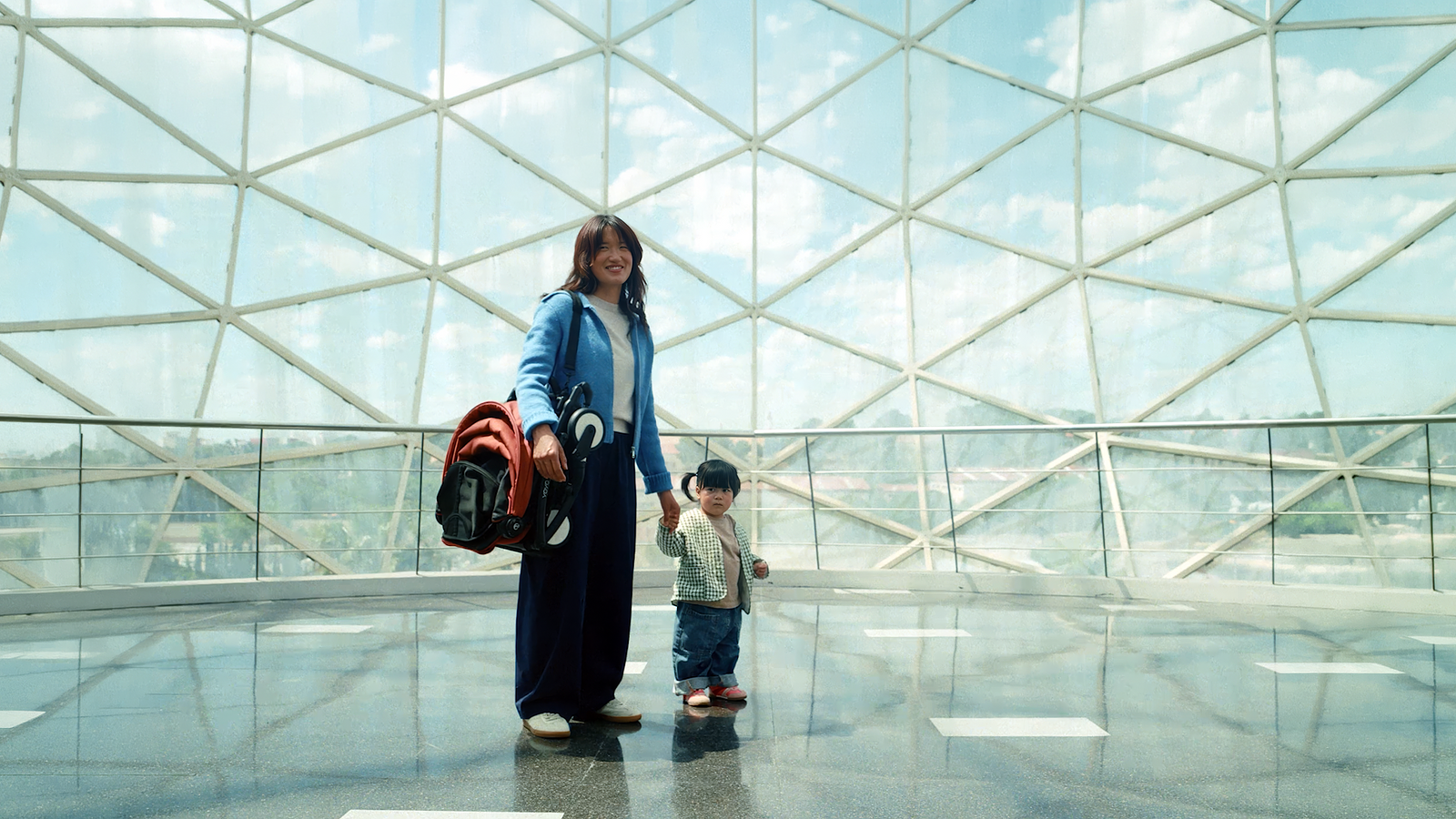 loc::image__lifestyle-image1-16x9-travel_png