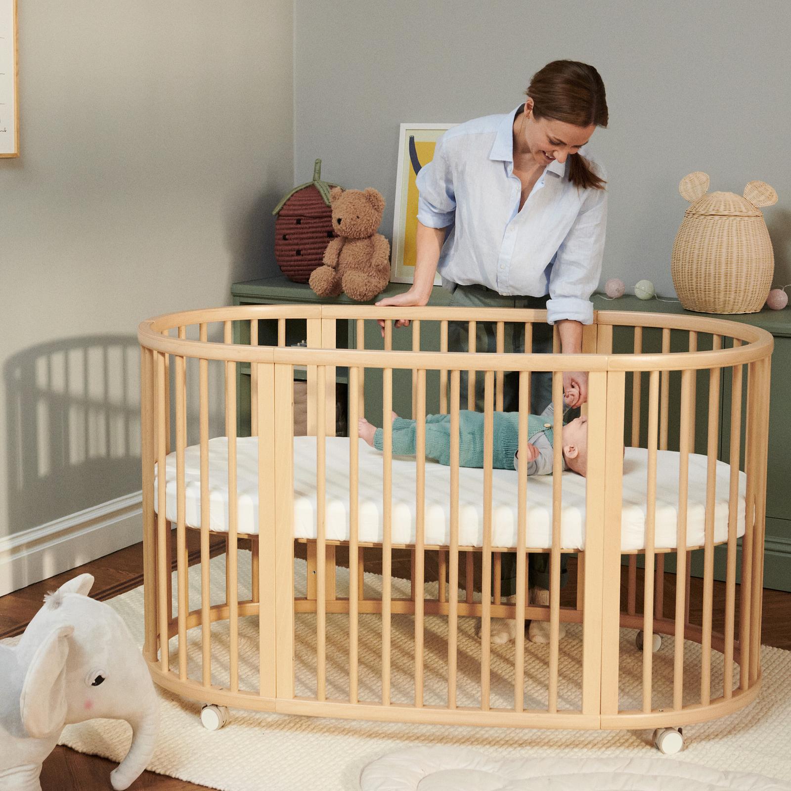 Stokke® Sleepi™｜成長に寄り添うアイコニックなベビーベッド | Stokke