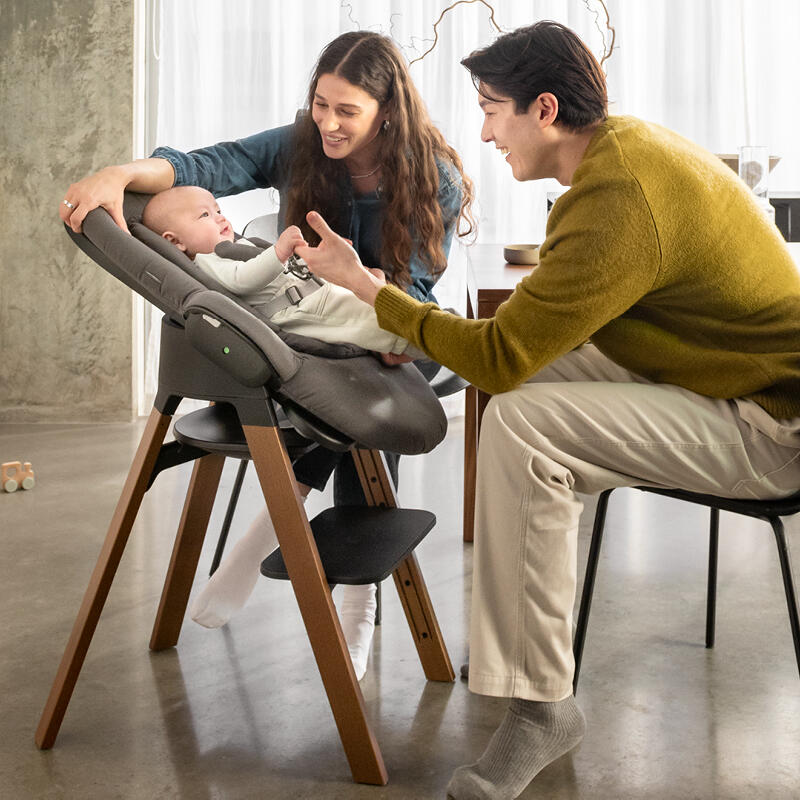 Sanitaria Marzotto - Acquistando una sedia Stokke Tripp Trapp + Baby Set  avrai in OMAGGIO un vassoio Stokke • design unico • omologato dai 0m+  grazie all'ovetto Newborn • utilizzabile a bordo