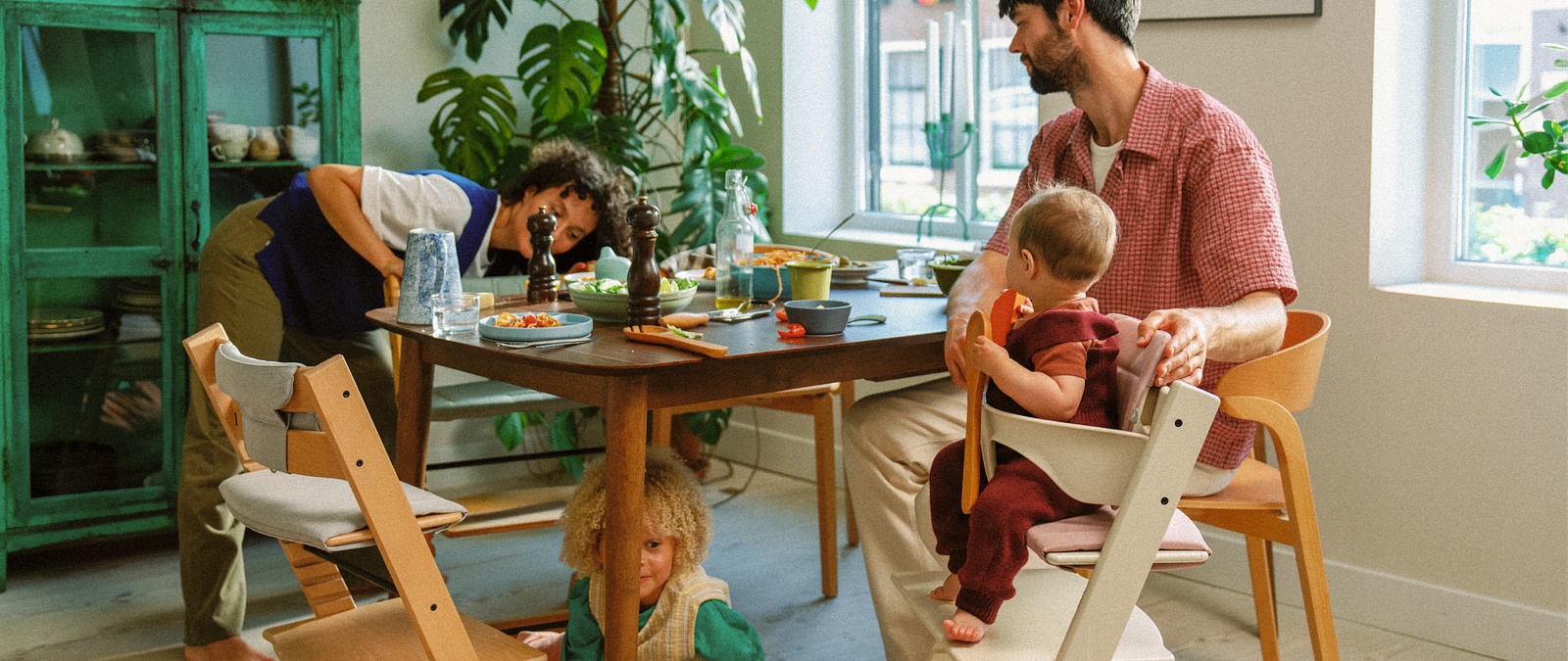 ストッケ トリップトラップ ナンバー4 グリーン ベビーセット付き付き♩ トリップ トラップ | Stokke® オンラインショップ