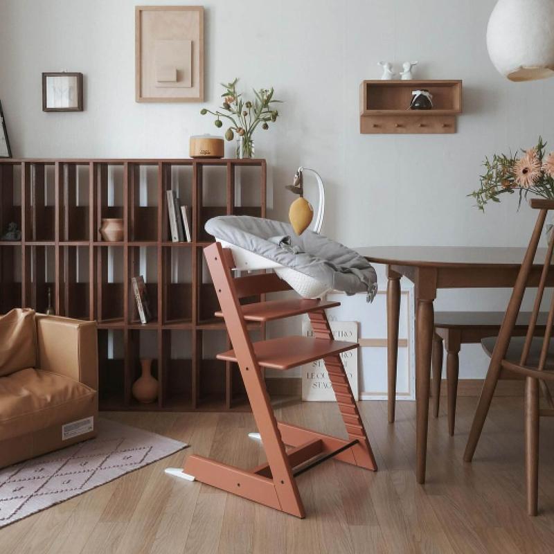 決まりました！くるみ色のトリップトラップ 子供用ハイチェア、ベビーカー & ナーサリー | Stokke® オンラインショップ