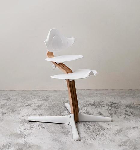 Nomi chair in color white.