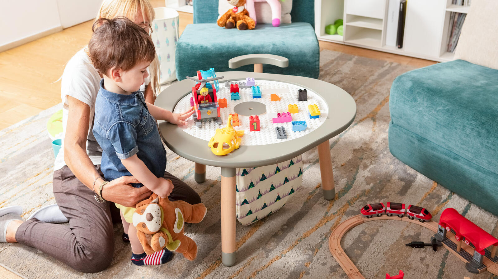 Mother playng with child on Mutable