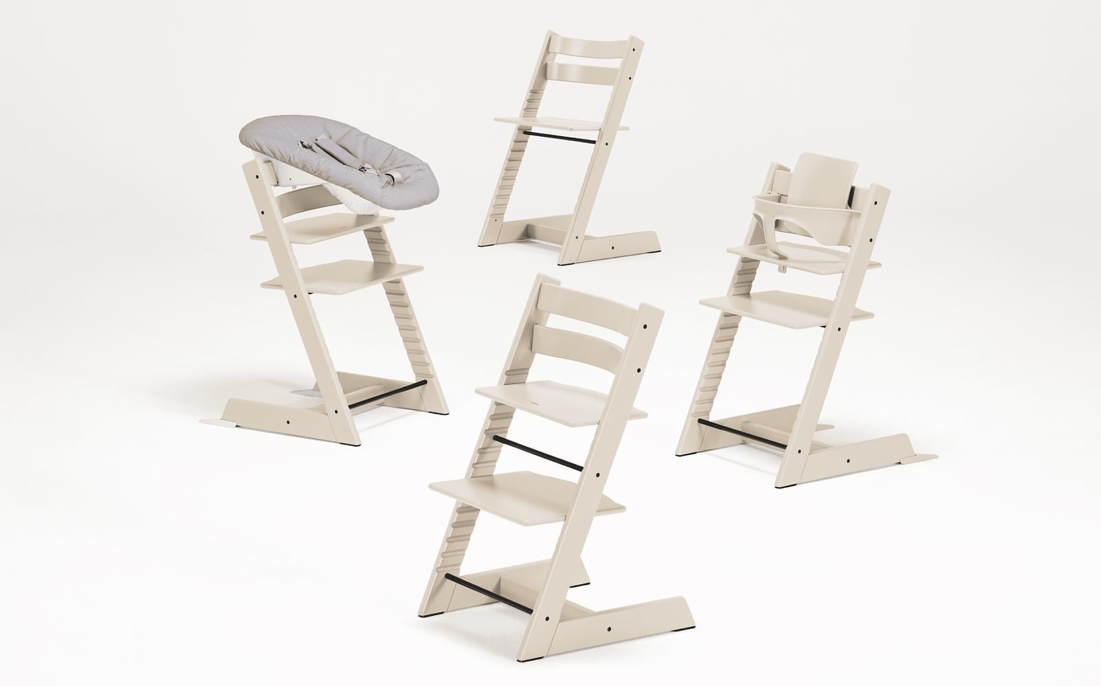 Fyra Tripp Trapp-stolar: två barnstolar (Newborn Set, Baby Set) och två standardstolar.