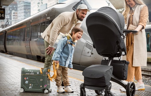 /on/demandware.static/-/Library-Sites-StokkeSharedLibrary/default/dwa3f5668b/header/navigation/stokke_navi_section_travel_strollers_525x336_test.jpg