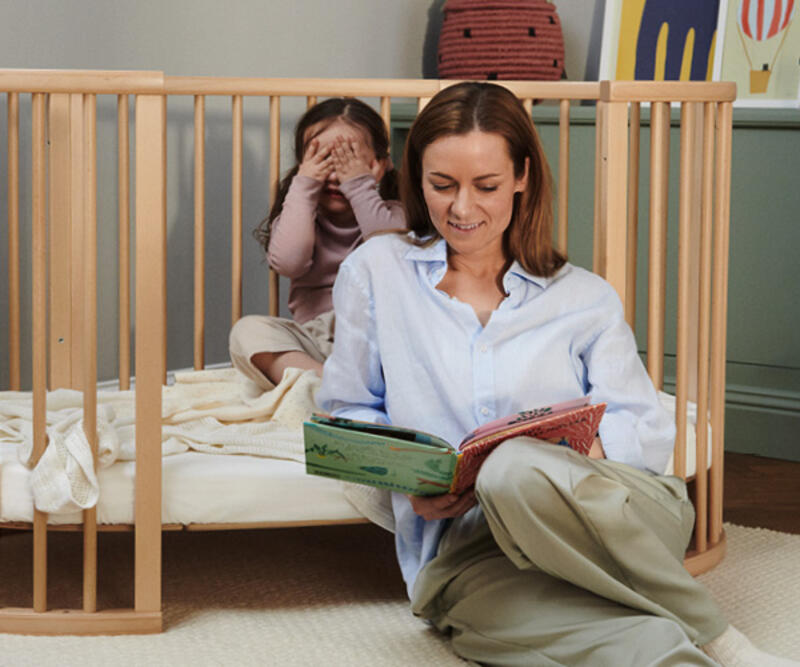 Keeping your child in the bed is the first step to guarantee a good sleeping habit. 