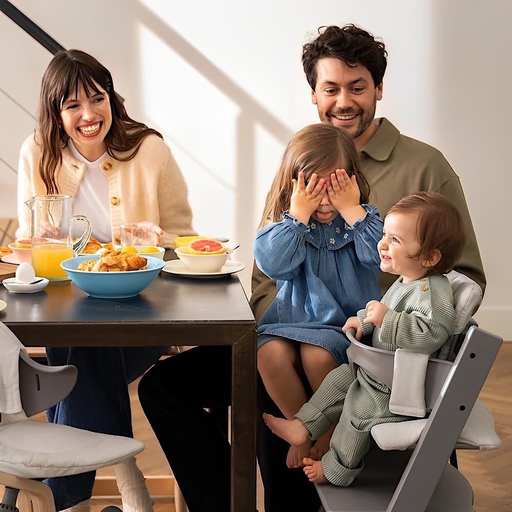 Parents with 2 kids at kitchen table