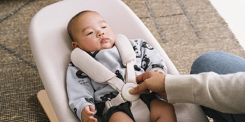 Yoga baby bouncer has a secure 5-point harness for babies