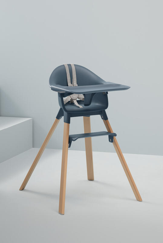 Baby sitting in Clikk Chair