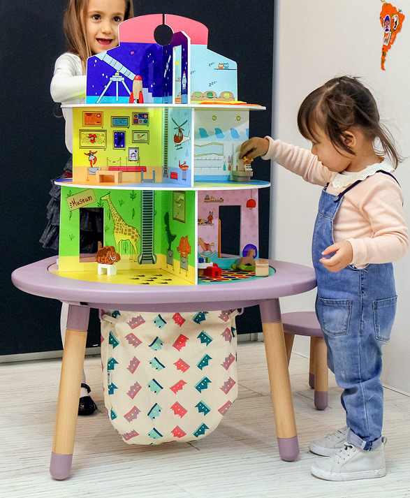 Niños jugando con una MUtable