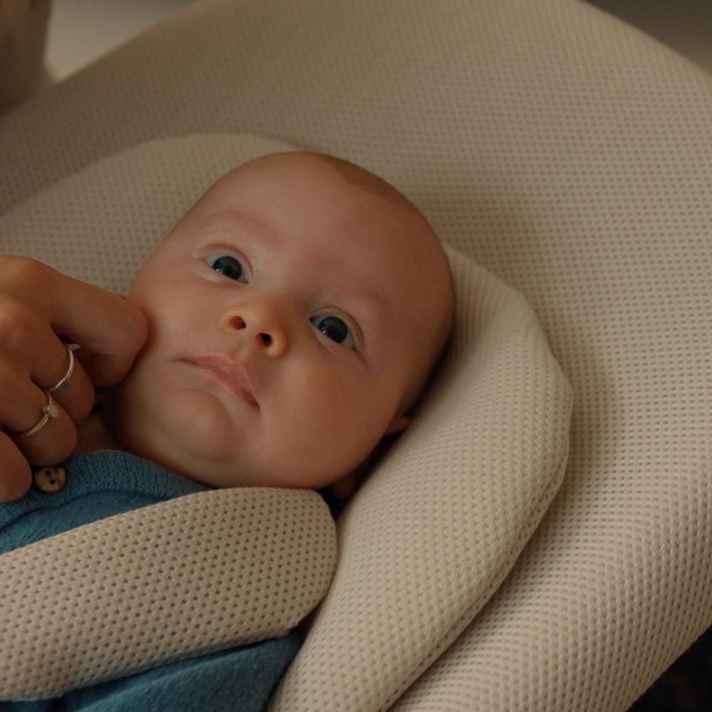 2つのユニークな動きを再現するストッケ ベビーバウンサー | Stokke