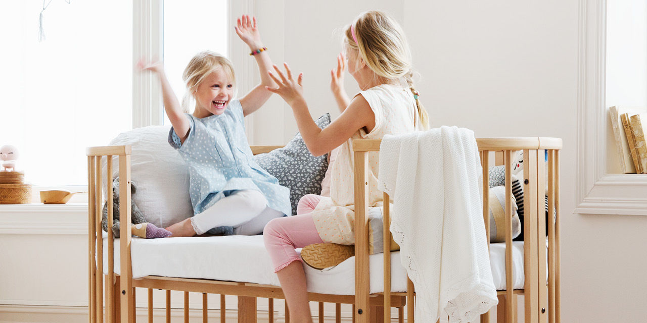 Stokke&reg; Sleepi&trade; Junior in setting.