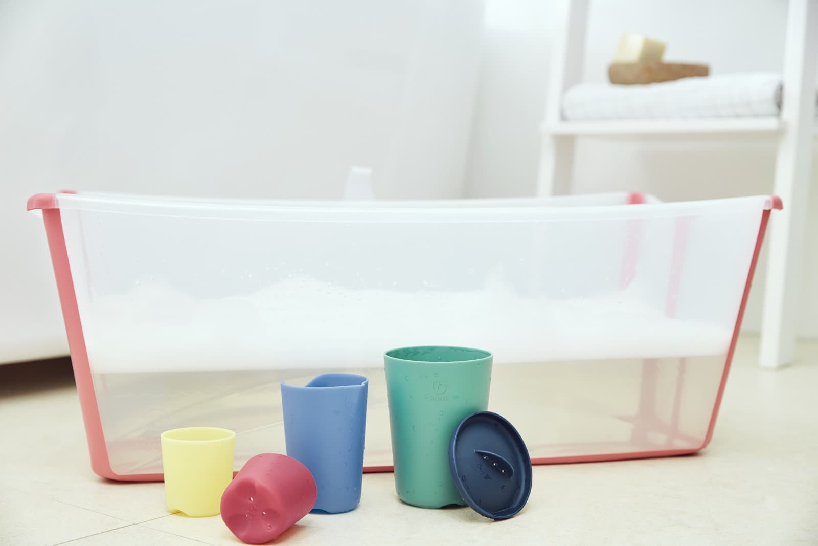 Stokke® Flexi Bath® Transparent Pink and Flexi Bath Toys.